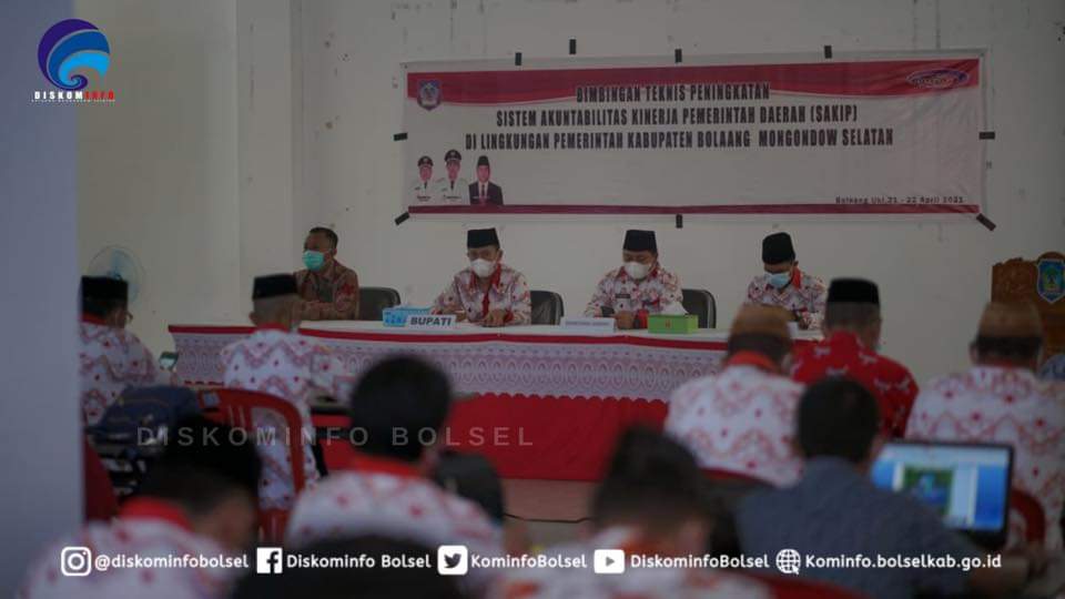 Bupati Bolsel Iskandar Kamaru, saat memberikan sambutan pada kegiatan penutupan Bimtek SAKIP, Kamis (22/4) di Panango.
