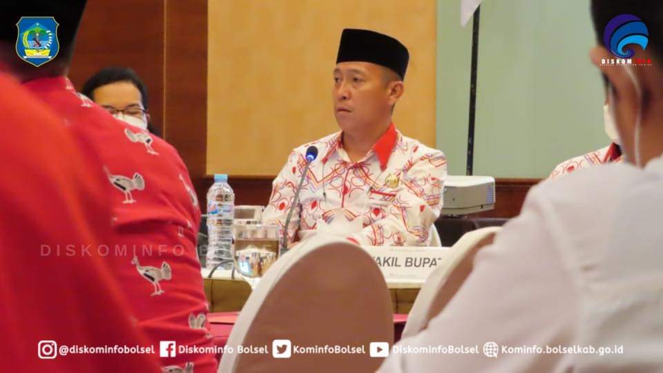 Bupati Bolsel Iskandar Kamaru saat memberikan sambutan dan arahan di kegiatan Rakor, di Swisbell Hotel Manado, Kamis (27/5).
