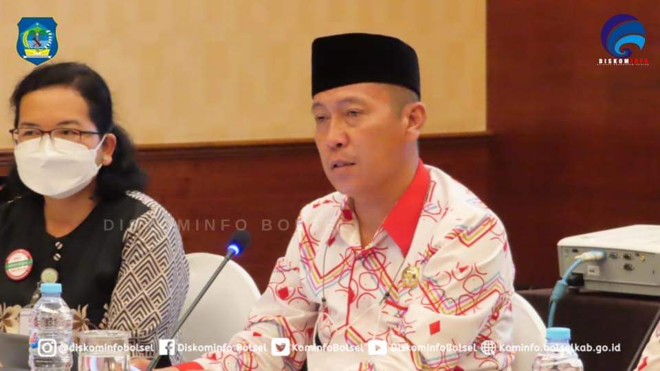 Bupati Bolsel Iskandar Kamaru saat memberikan sambutan dan arahan di kegiatan Rakor, di Swisbell Hotel Manado, Kamis (27/5).