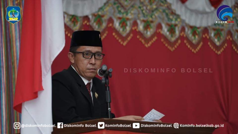 Tampak Bupati Bolsel Iskandar Kamaru saat memberikan sambutan di Rapat paripurna DPRD Bolsel, Rabu (27/10).